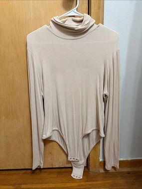 ReoRia Cream Ribbed Turtleneck Bodysuit